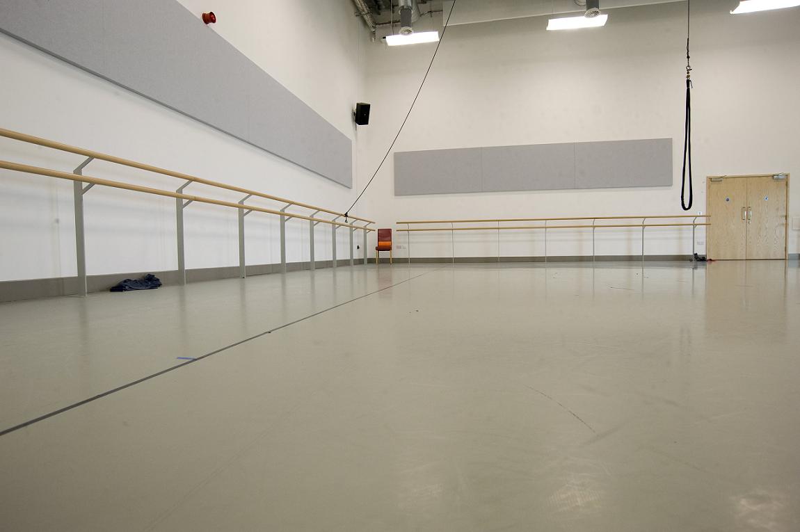 舞蹈地胶为舞者培训班提供更好的舞台场地