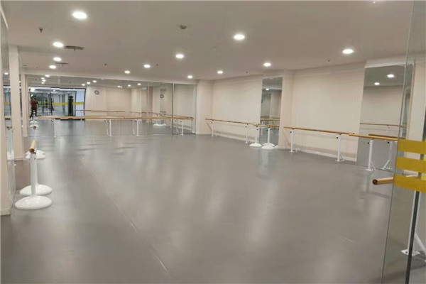 舞蹈地胶颜色和舞蹈室背景怎样搭配？